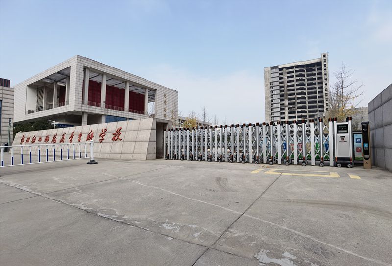 郑州幼儿师范高等专科学校电动伸缩门安装完毕