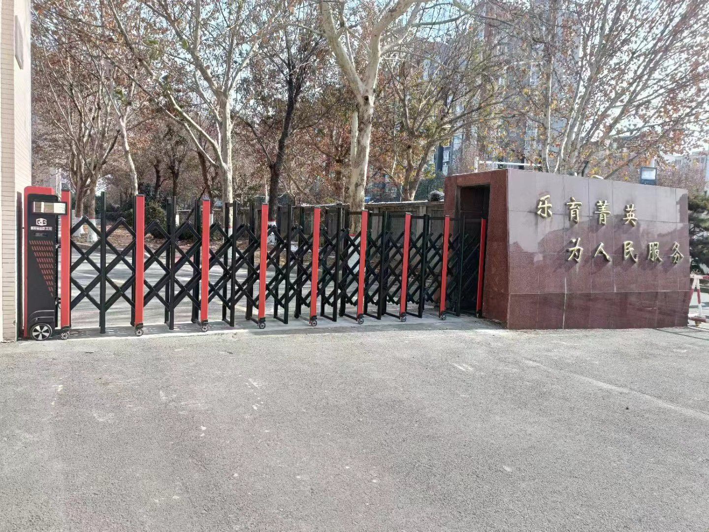 郑州市第七中学电动伸缩门更换安装完成